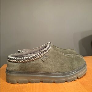 Size 10 Women’s Tasman Uggs in green